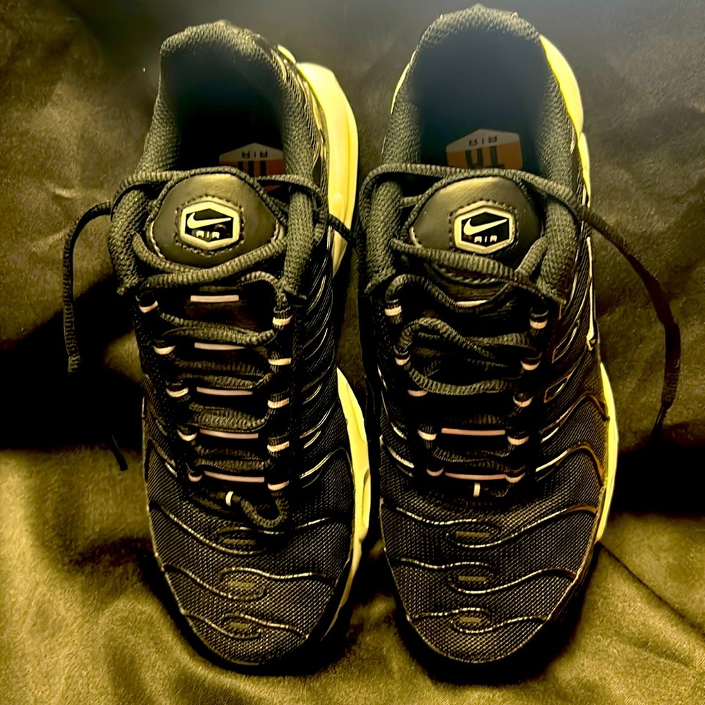 Lady’s Nike Tn Air Tennis/Running Shoes